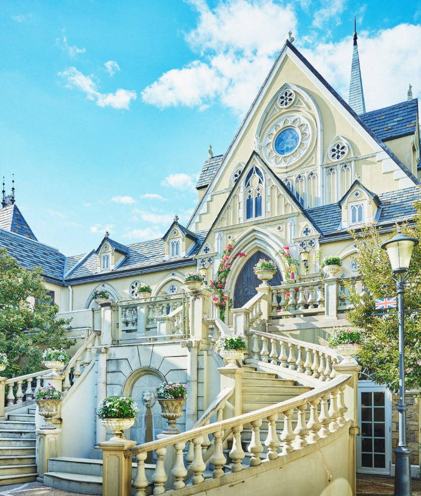 ここは結婚されるおふたりのためだけに扉を開く祝祭の村です。