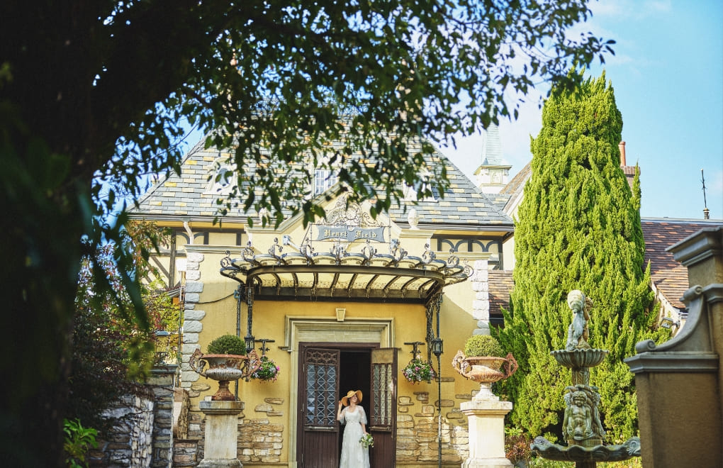 アンティーク家具が織りなす温もり溢れる世界観