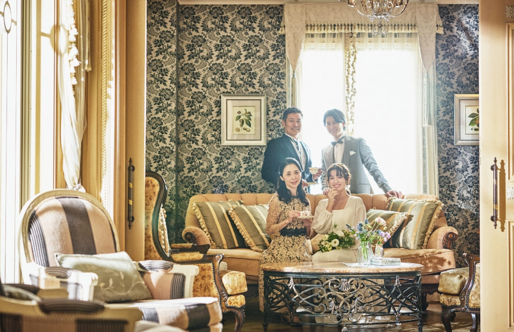 アンティーク家具が織りなす温もり溢れる世界観