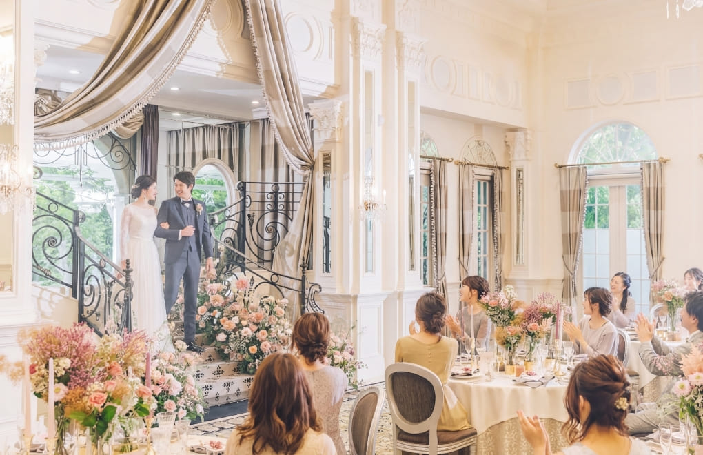 アンティーク家具が織りなす温もり溢れる世界観